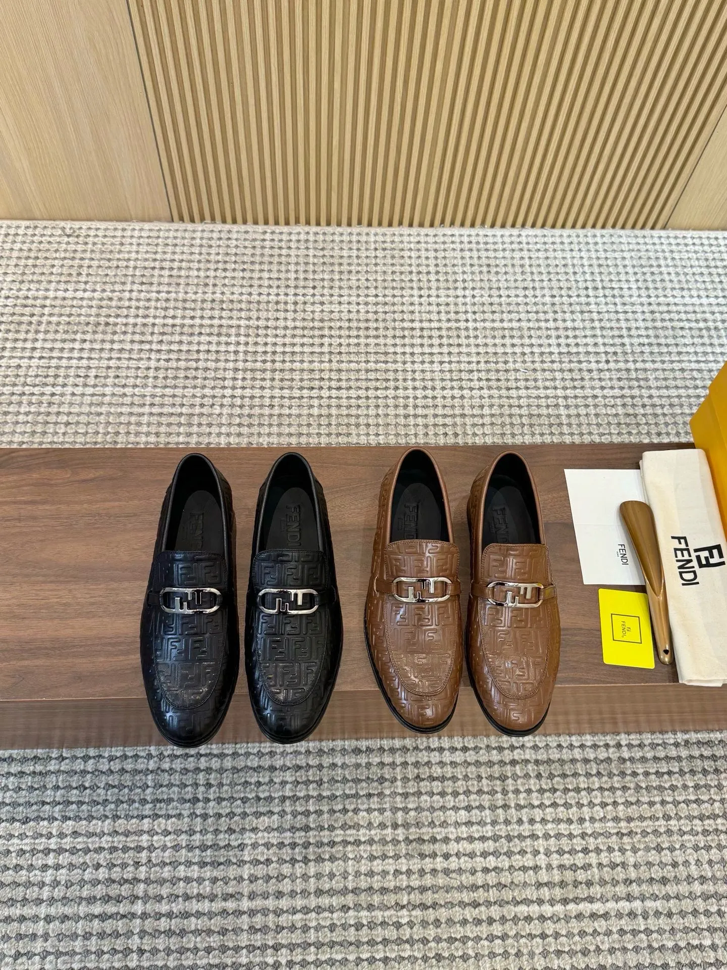 [FENDI] Top P: 980💰 ▪️Size: Men's 39-44. (Customized at 38.45.46) Fendi men's business casual leather shoes Imported brand cloth/calfskin/open edge beads/brand logo printing -Inside: Comfortable cowhide lining -Outsole: Genuine leather outsole with rubber backing embedded in the heel, perfect injection molding -Ultra-high quality control·Fine workmanship: highlighted (high-end·luxury·grade)
